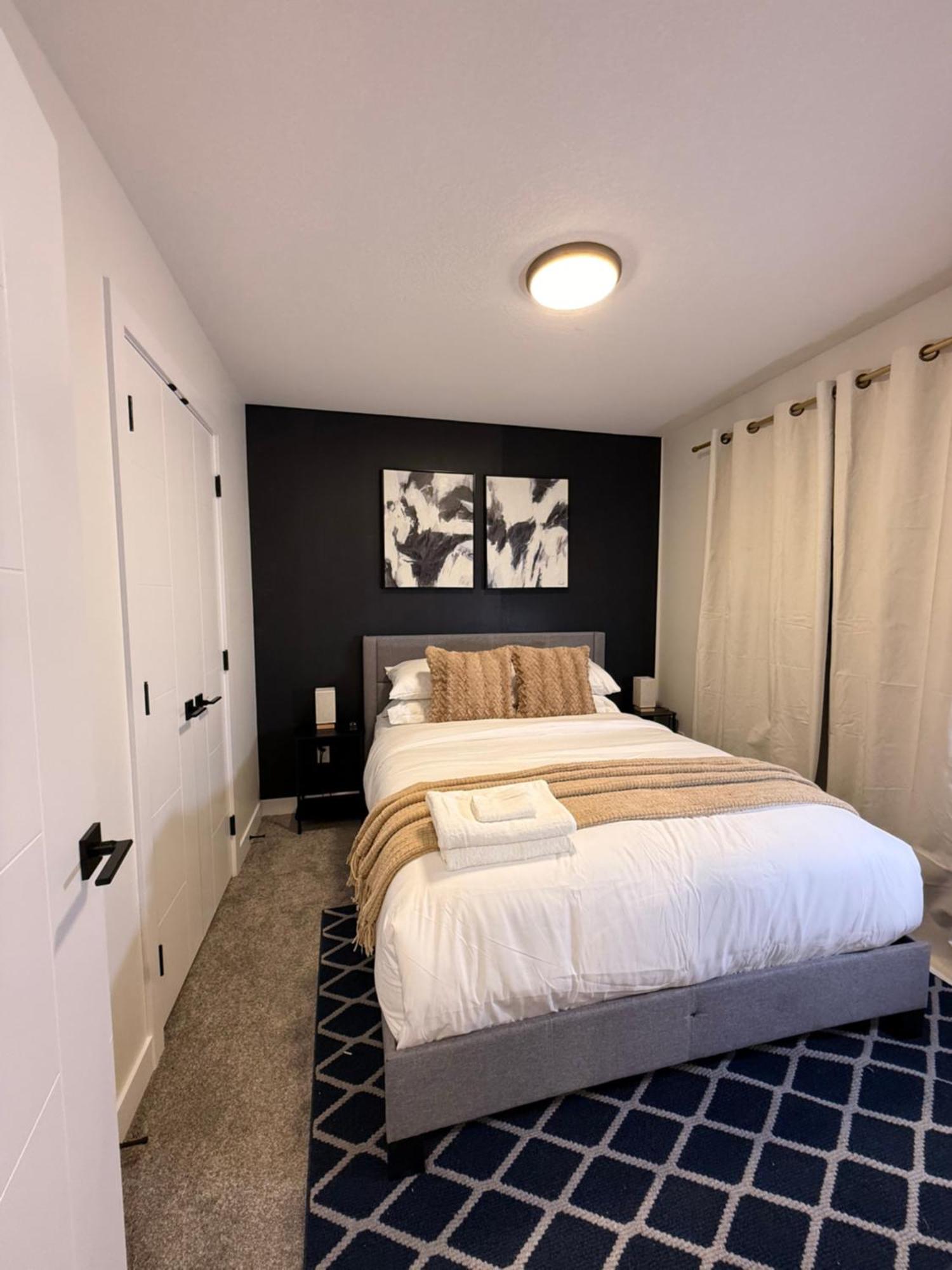 2bed Lagos House Backyard Downtown * Edmonton